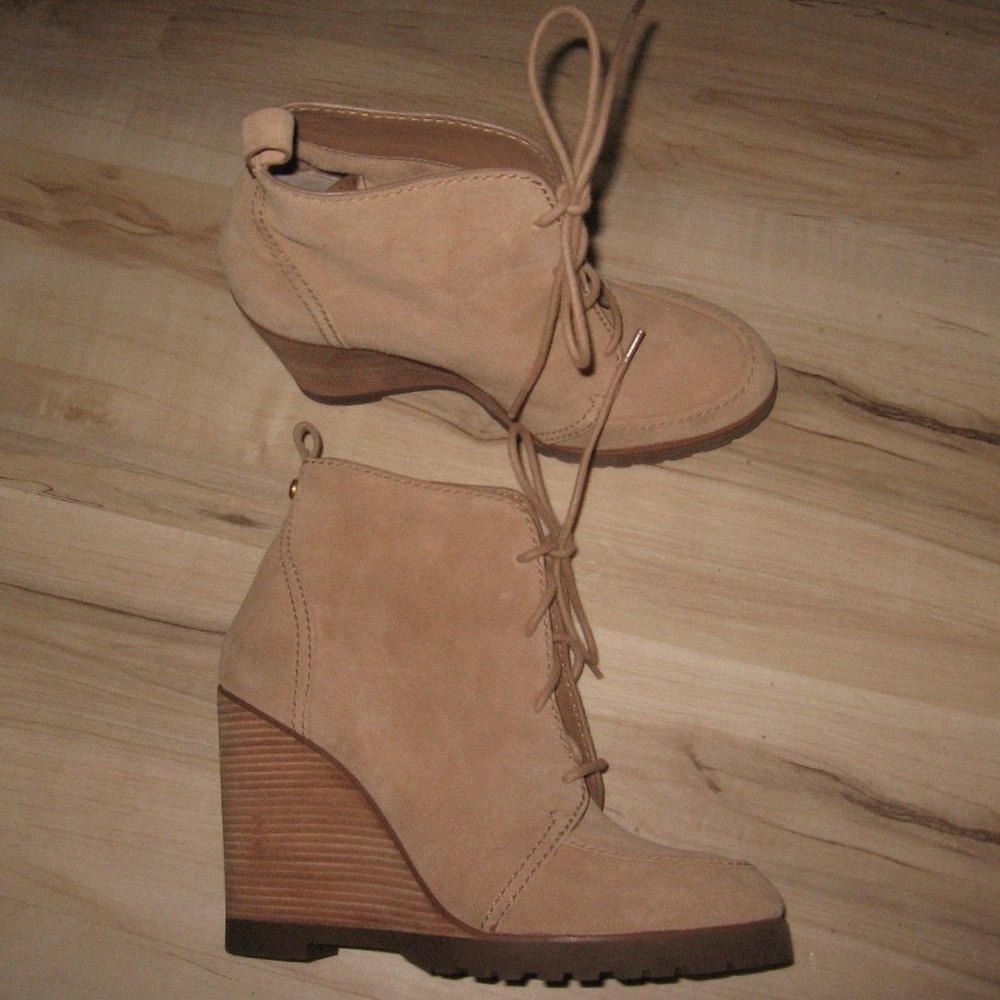 Michael Kors Wedge Boots - 9.5  M Tan Suede - Picture 2 of 7